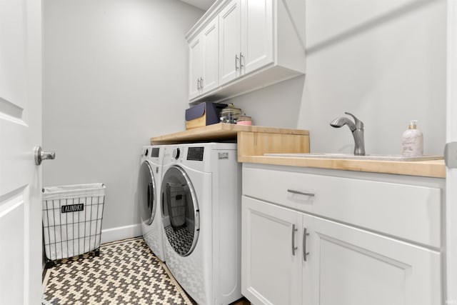 laundry room with sink, cabinets, and washing machine and dryer