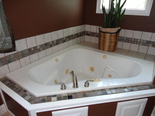 bathroom featuring tiled tub