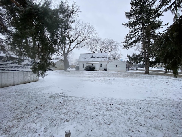 view of yard layered in snow