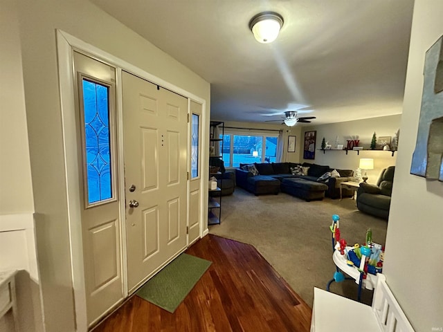 carpeted foyer with ceiling fan