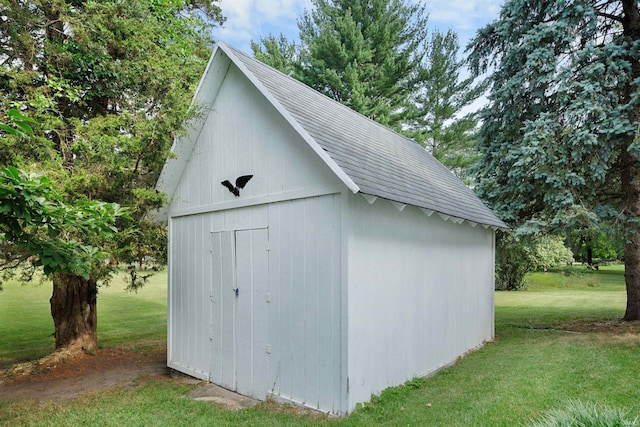 view of outdoor structure featuring a lawn