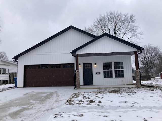 view of front facade featuring a garage