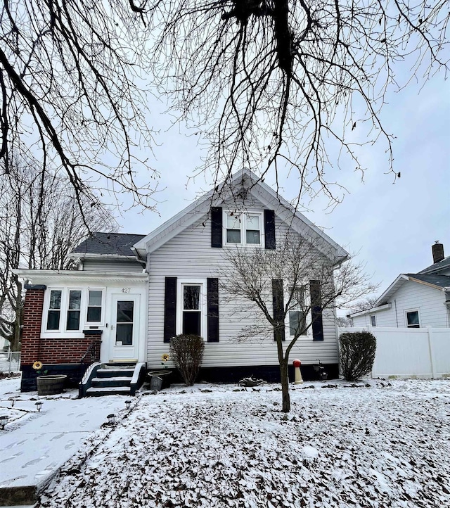 view of front of property