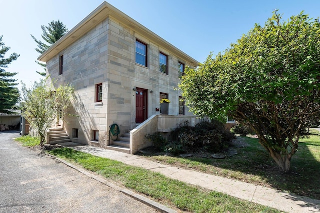 view of front of property