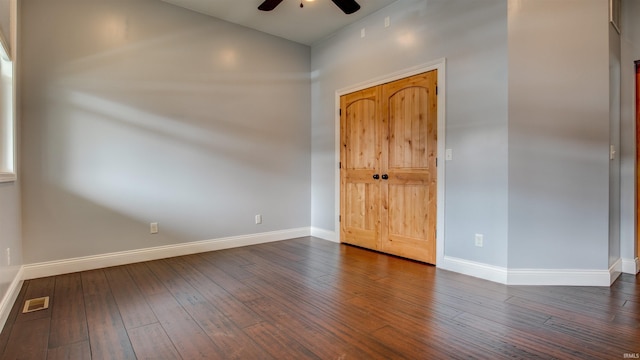 empty room featuring dark hardwood / wood-style floors and ceiling fan