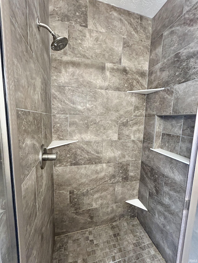 details with a tile shower