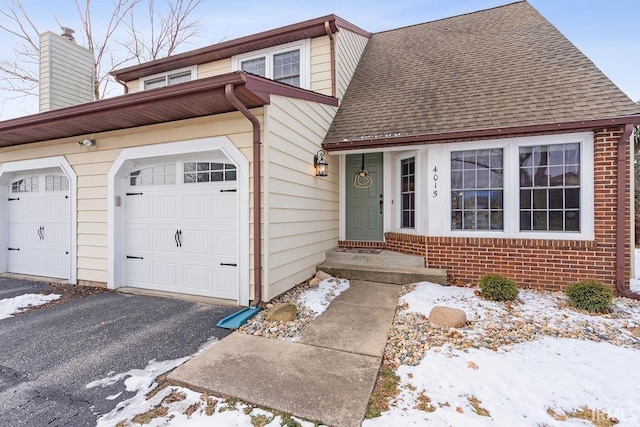 view of front facade with a garage