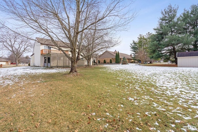 view of yard layered in snow