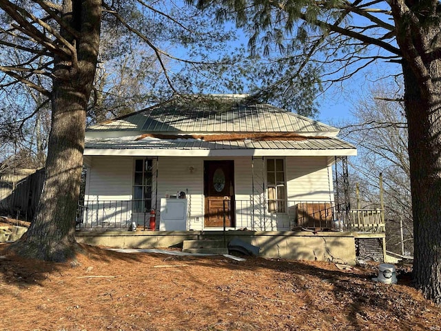 view of front facade featuring a porch