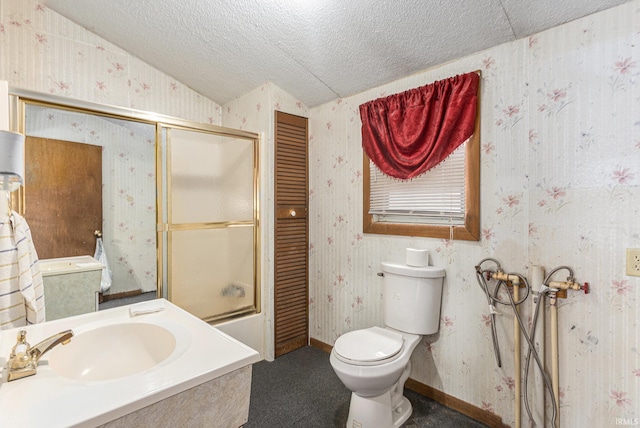 full bathroom featuring bath / shower combo with glass door, lofted ceiling, sink, toilet, and a textured ceiling