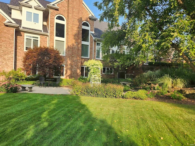 view of yard with a patio area