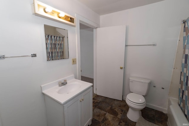 full bathroom featuring shower / bathtub combination with curtain, vanity, and toilet