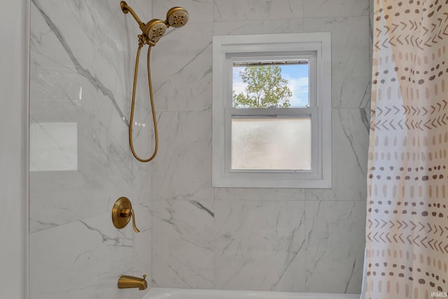 bathroom featuring tiled shower / bath combo