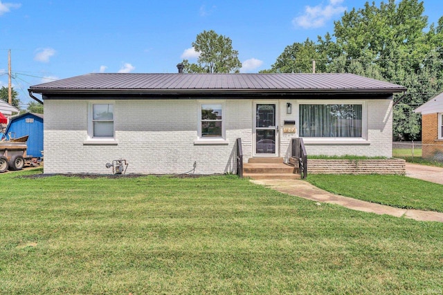 ranch-style house featuring a front yard