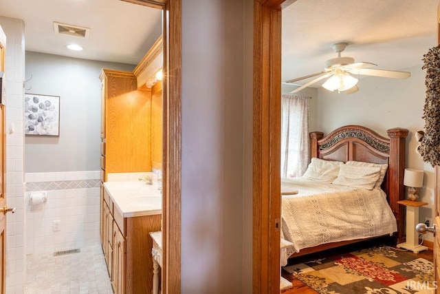 bedroom featuring ceiling fan