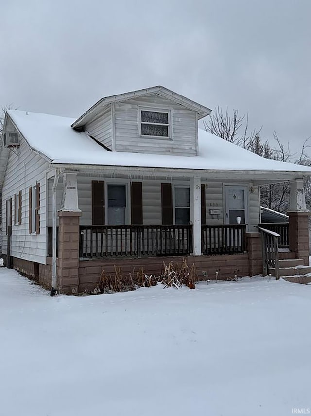 view of front of property featuring a porch