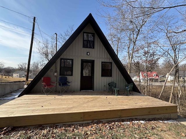 view of outbuilding