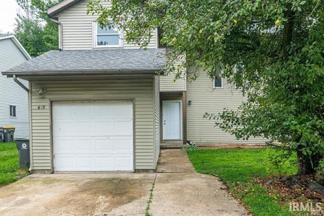 view of front facade with a garage