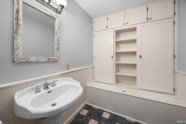 bathroom featuring sink and a textured ceiling