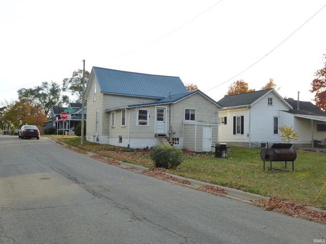 view of front of home with a front yard