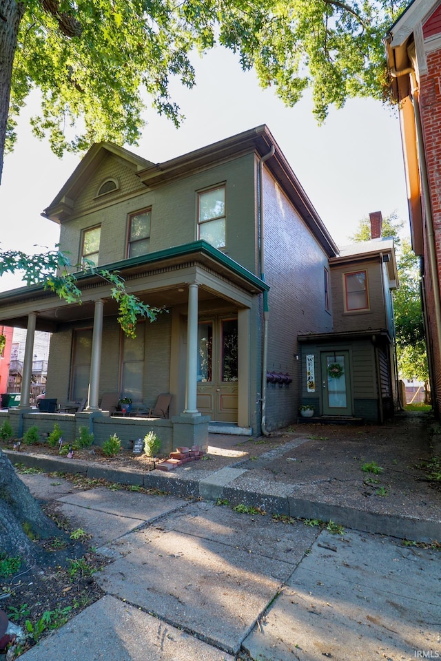 view of front facade featuring a porch