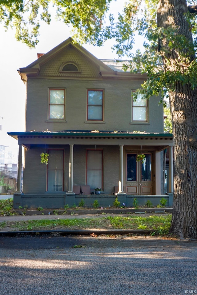 view of front of property featuring covered porch