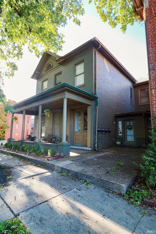 view of front of property featuring a porch