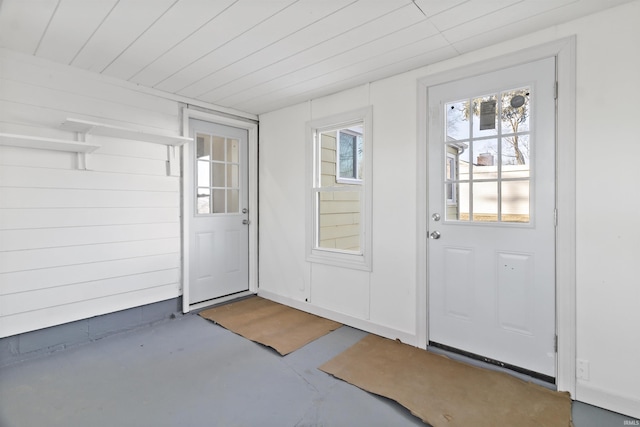 entryway featuring concrete floors