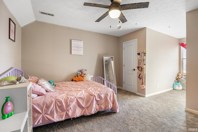 bedroom with lofted ceiling, a textured ceiling, carpet floors, and ceiling fan