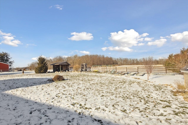 view of yard featuring a rural view