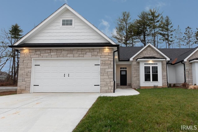 view of front of house featuring a garage and a front yard