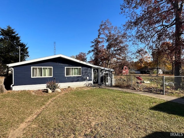 exterior space featuring a front yard