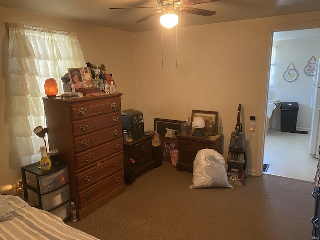 bedroom featuring ceiling fan