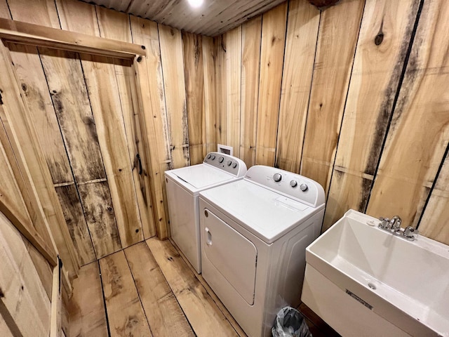 laundry room featuring sink, independent washer and dryer, and light wood-type flooring