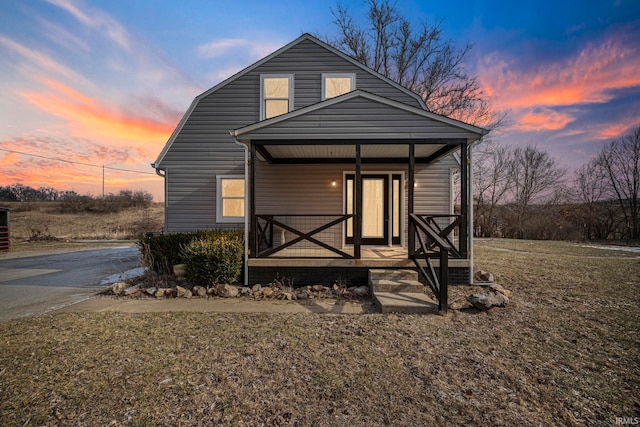 view of front of house featuring a porch and a lawn