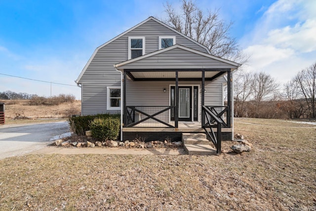 view of front facade featuring covered porch and a front lawn