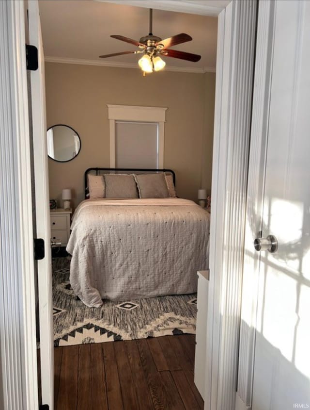 bedroom featuring ornamental molding, hardwood / wood-style floors, and ceiling fan