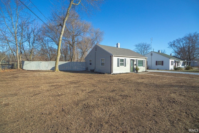 ranch-style house featuring a front lawn