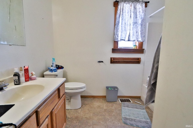 full bathroom featuring shower / bathtub combination with curtain, vanity, and toilet