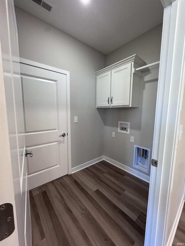laundry room featuring visible vents, hookup for a washing machine, dark wood-style flooring, and baseboards