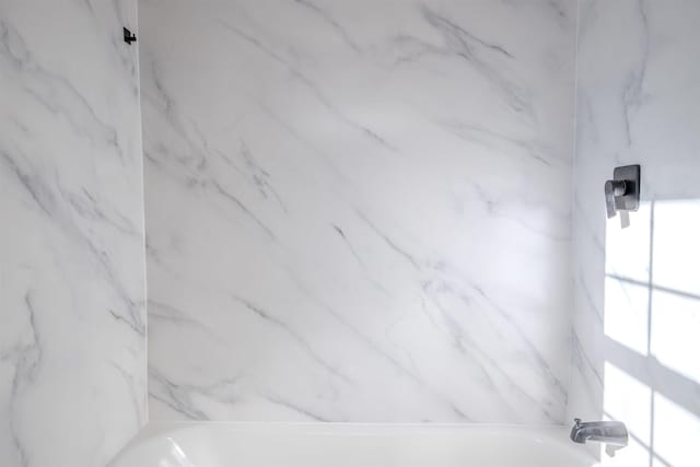 details featuring shower / bathtub combination