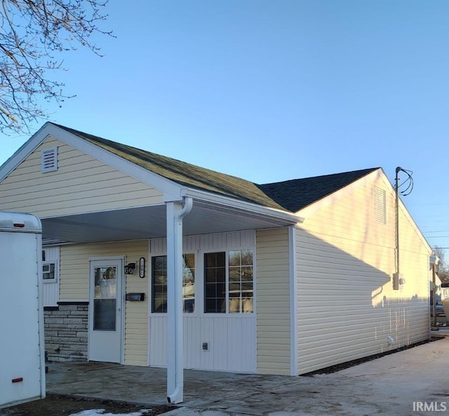 view of front of house featuring a carport