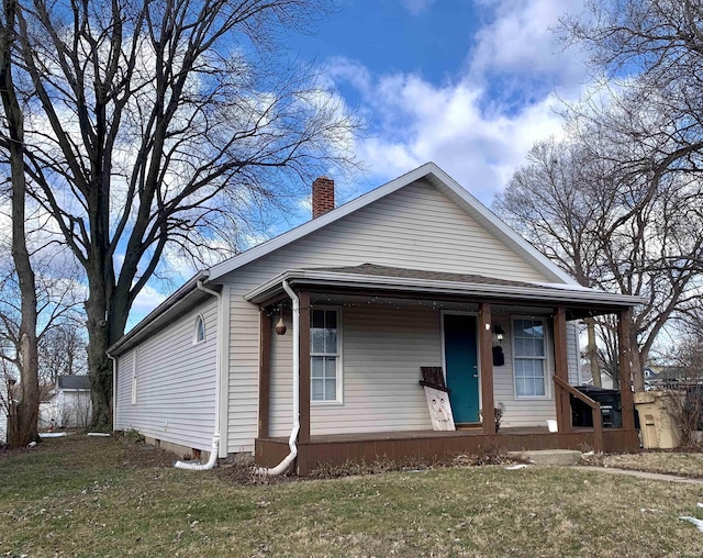 view of front facade with a porch and a front yard