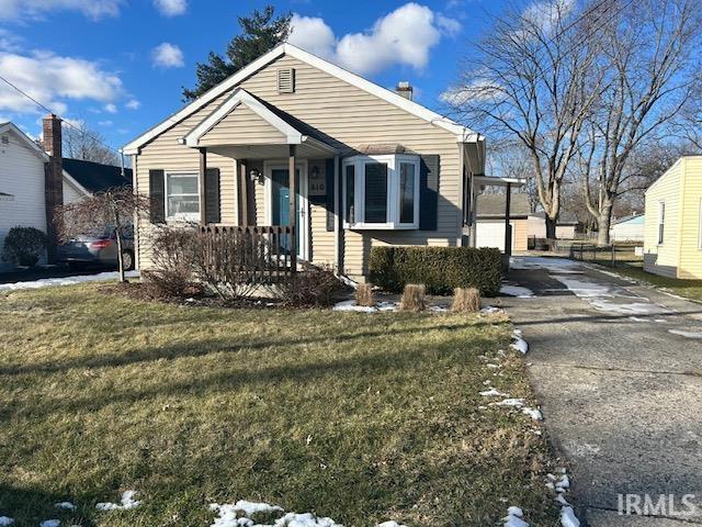 bungalow-style home with a front lawn