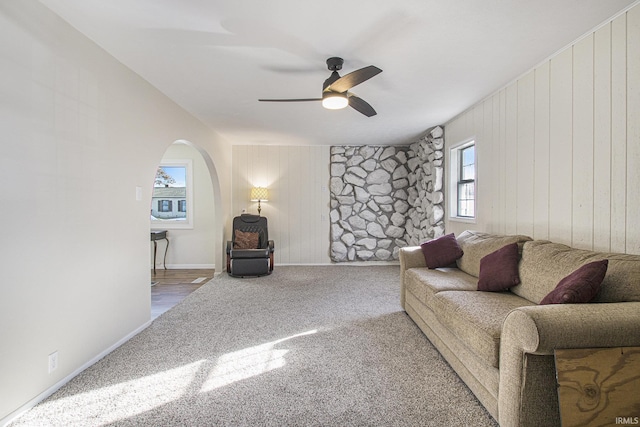 carpeted living room featuring ceiling fan