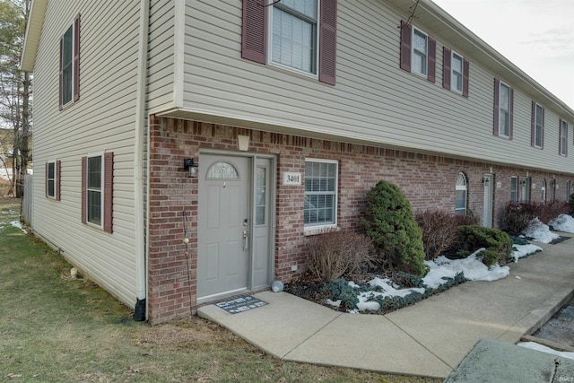 view of front of home featuring a front yard