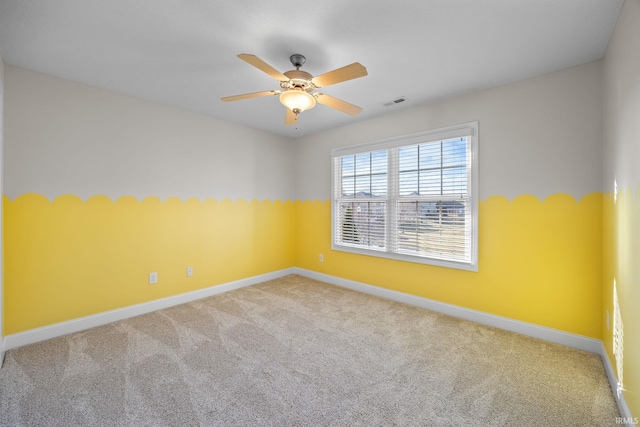 carpeted empty room featuring ceiling fan