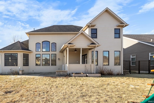 view of front of property featuring a patio area and a front yard