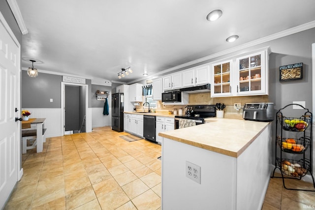 kitchen featuring black appliances, white cabinetry, sink, kitchen peninsula, and crown molding