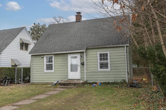 view of front of home with a front lawn